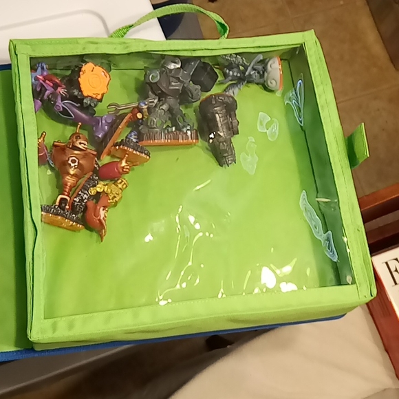 Skylanders case with Skylander figures included used - Picture 7 of 7